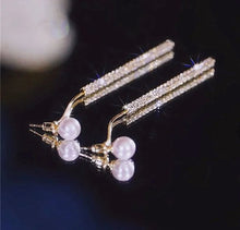 Load image into Gallery viewer, Gold tassel earrings