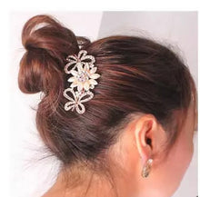 Load image into Gallery viewer, Rose gold Flowers