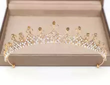 Load image into Gallery viewer, Flower Tiara
