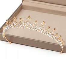 Load image into Gallery viewer, Flower Tiara