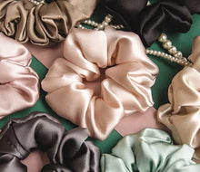 Load image into Gallery viewer, 100% Mulberry Silk Scrunchies