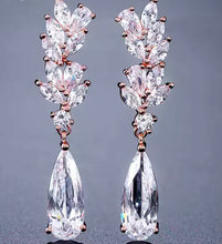 Load image into Gallery viewer, Crystal drop earrings