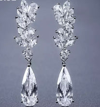 Load image into Gallery viewer, Crystal drop earrings