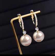 Load image into Gallery viewer, Pearl and Diamanté earrings