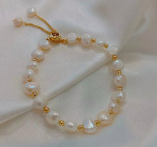 Load image into Gallery viewer, Fresh water pearl bracelet.