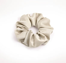 Load image into Gallery viewer, 100% Mulberry Silk Scrunchies