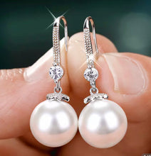 Load image into Gallery viewer, Pearl Earrings